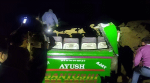 ভারতে পাহাড় থেকে পড়া পাথরের চাপায় ১৮ বাসযাত্রী নিহত